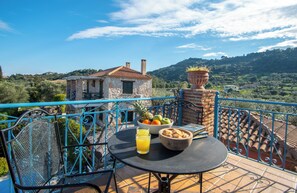 Outdoor dining - Valory’s Stone Tower (Ano Vasilikos)