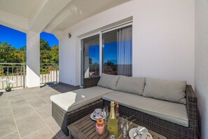 Terrace/patio - Romantic studio apartment with stunning sea views (Crikvenica)