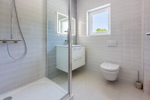 Shower, towels - Romantic studio apartment with stunning sea views (Crikvenica)