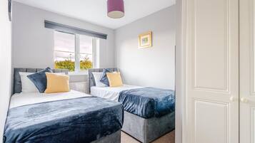 3 bedrooms, iron/ironing board, WiFi, bed sheets