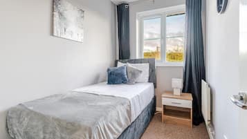 3 chambres, fer et planche à repasser, Wi-Fi, draps fournis