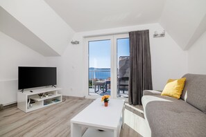Living area - Stunning apartment with great sea views, washing machine, barbecue area (Crikvenica)