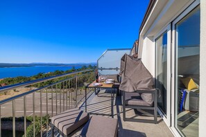 Property grounds - Stunning apartment with great sea views, washing machine, barbecue area (Crikvenica)