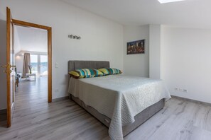 Desk, free WiFi, bed sheets - Picturesque apartment with magnificent sea views, barbecue area, washing machine (Crikvenica)