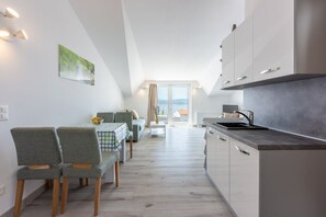 Interior - Picturesque apartment with magnificent sea views, barbecue area, washing machine (Crikvenica)