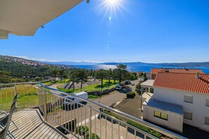 Property grounds - Charming apartment with unique sea view, washing machine, barbecue (Crikvenica)