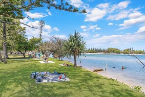 Property grounds - Bullimah Escape Poolside Living near Beach and Cafs (Burleigh Heads)