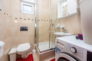 Shower, towels - Idyllic flat with sea view - pets welcome (Jadranovo)