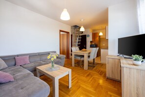 Living area - Idyllic flat with sea view - pets welcome (Jadranovo)