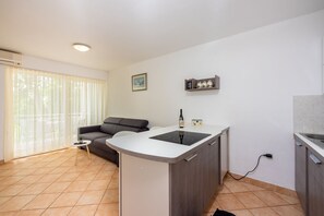Interior - Fantastic apartment just 70 metres from the beach with sea views and private parking (Selce)