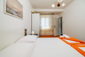 Bureau, Wi-Fi gratuit, draps fournis
