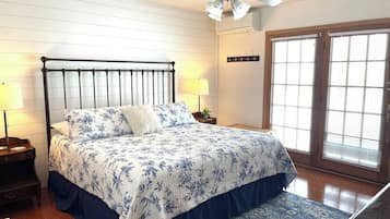 Desk, iron/ironing board, travel cot, WiFi