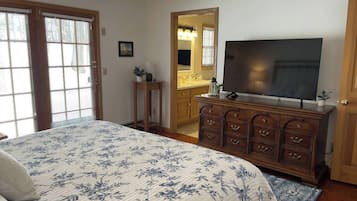 Escrivaninha, ferros/tábuas de passar roupa, berço de viagem, Wi-Fi