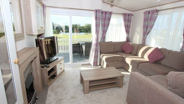 Unclassified image, 1 of 5, button - Tattershall Lakes Country Park - Holiday Accommodation 17807 (Lincoln)