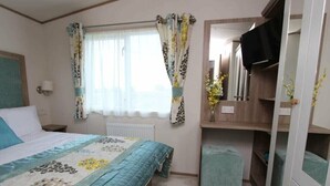 Unclassified image, 5 of 5, button - Tattershall Lakes Country Park - Holiday Accommodation 17807 (Lincoln)