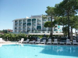 Outdoor pool - Cozy Flat With Pool Near the Beach (Jesolo)