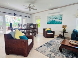 TV - Mullins Beach Villa - Luxury with Private Spa Pool (Battaleys Mews)