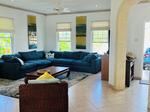 TV - Mullins Beach Villa - Luxury with Private Spa Pool (Battaleys Mews)