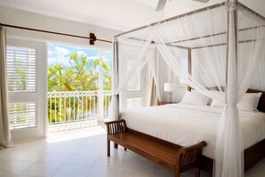 3 bedrooms, iron/ironing board, Internet, bed sheets - Mullins Beach Villa - Luxury with Private Spa Pool (Battaleys Mews)