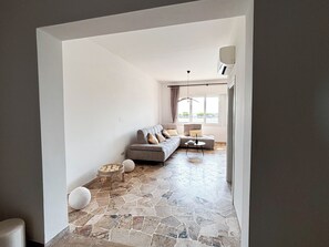 Dining room - Seafront Apartment With Private Parking (Jesolo)