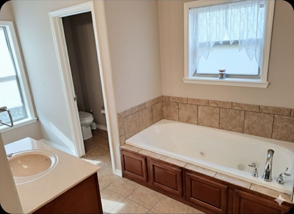 Shower, jetted bath, hair dryer, towels