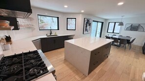 Private kitchen - Entire Luxury Townhome • Modern Design • Stunning Mountain View’s (Vail)