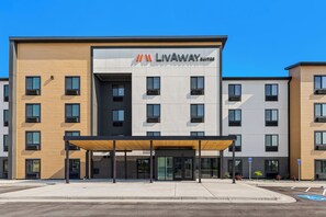 Exterior - LivAway Suites Phoenix-Glendale (Glendale)