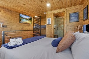 1 bedroom, WiFi, bed sheets - The Time Machine Treehouse (Rockbridge)