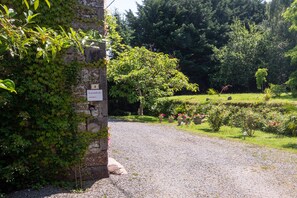 Property grounds - Gîte 3* bocage, beaches, Mt-St-Michel, Bayeux, D-Day, Granville, Villedieu (Saint-Denis-le-Gast)