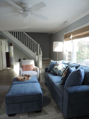 TV, fireplace - Pirates Booty
Sleeps 12, a stunning POOL, and a golf cart for easy beach going! (Emerald Isle)