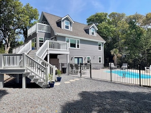 Exterior - Pirates Booty
Sleeps 12, a stunning POOL, and a golf cart for easy beach going! (Emerald Isle)
