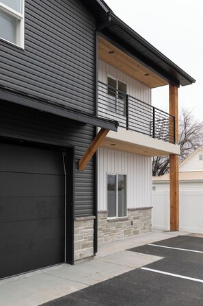 Exterior - Modern 3-Bedroom Townhouse in the Heart of Shelley - Beautifully Staged (Shelley)