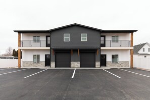 Exterior - Modern 3-Bedroom Townhouse in the Heart of Shelley - Beautifully Staged (Shelley)