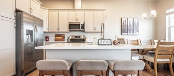 Lake Front Family Friendly Home With Comfort and Luxury