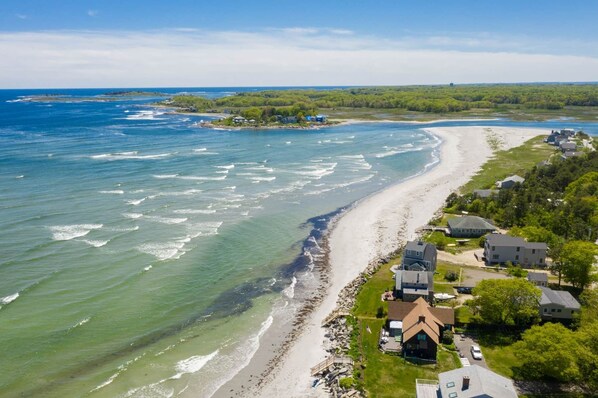 Beach nearby, sun-loungers, beach towels - Rush Pond Retreat at Goose Rocks Beach (Kennebunkport)