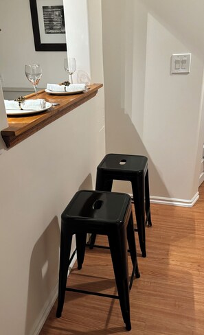 Interior - Creekside suite on Pender Island. Short walk to lake and ocean! Short term stay. (Pender Island)