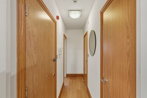 Interior - Central Flat Steps from St. Paul’s (LONDON)