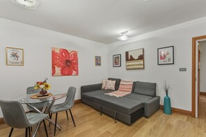 Living area - Central Flat Steps from St. Paul’s (LONDON)