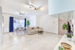 TV - Central Msida | Modern, Bright & Comfortable (Msida)