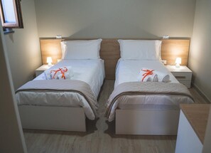2 bedrooms, iron/ironing board, WiFi, bed sheets - Casa Sautufau - Your vacation home among Etna, the sea and Sicilian tradition. (Santa Venerina)