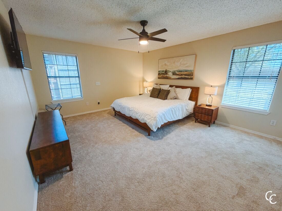 3 habitaciones, tabla de planchar con plancha, wifi y ropa de cama 