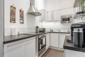 Apartment, Balcony | Private kitchen - Central Apt Old Market Sqr with Parking (Nottingham)