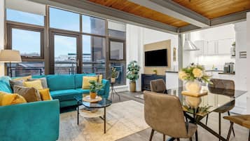 Apartment, Balcony | Living area