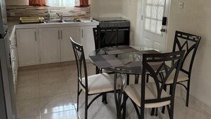 Private kitchen - Sakari Ventures Apartments (Bridgetown)