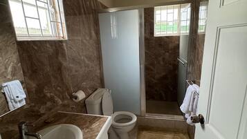 Bagno | Doccia, asciugacapelli, asciugamani, sapone
