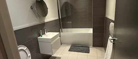 Douche, serviettes fournies
