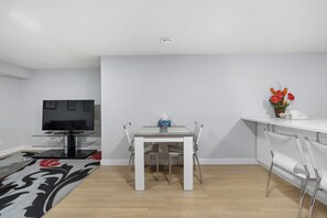 Dining - Spacious basement 2 bedroom suite with private kitchenette and bathroom (Calgary)