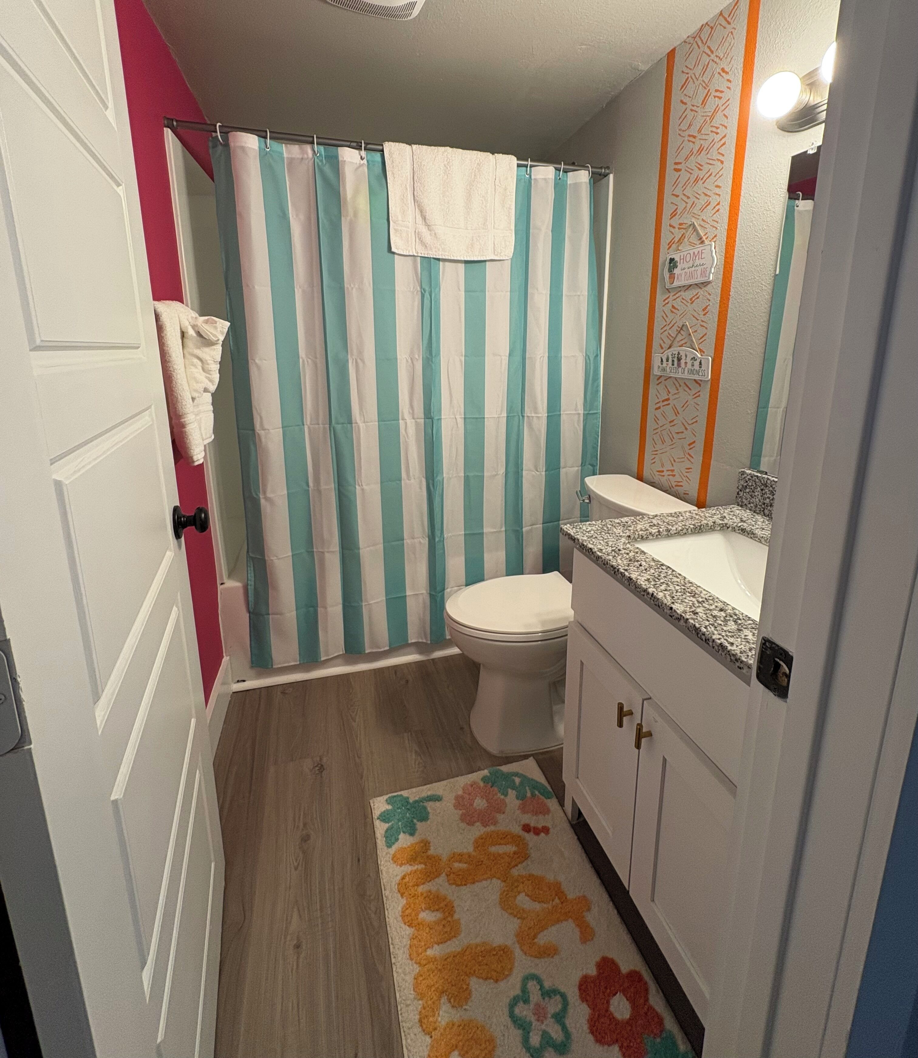 Serviettes fournies, savon, papier toilette