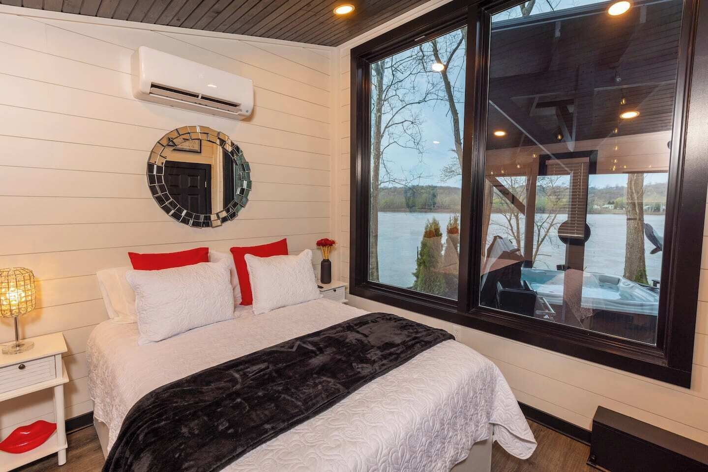 1 slaapkamer, een strijkplank/strijkijzer, gratis wifi, beddengoed