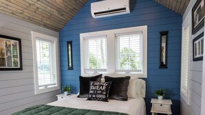 1 bedroom, iron/ironing board, free WiFi, bed sheets - Hagrid's Hut - Harry Potter Riverfront Experience (New Richmond)